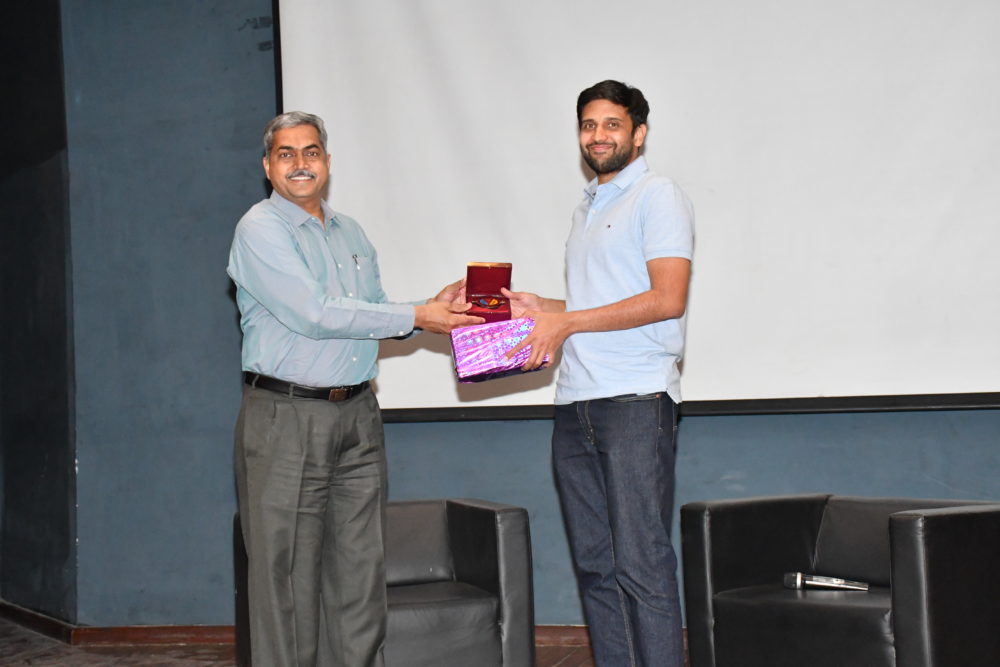 Professor Sudhirkumar Barai, director of BITS Pilani, giving a memento to Abhijit)